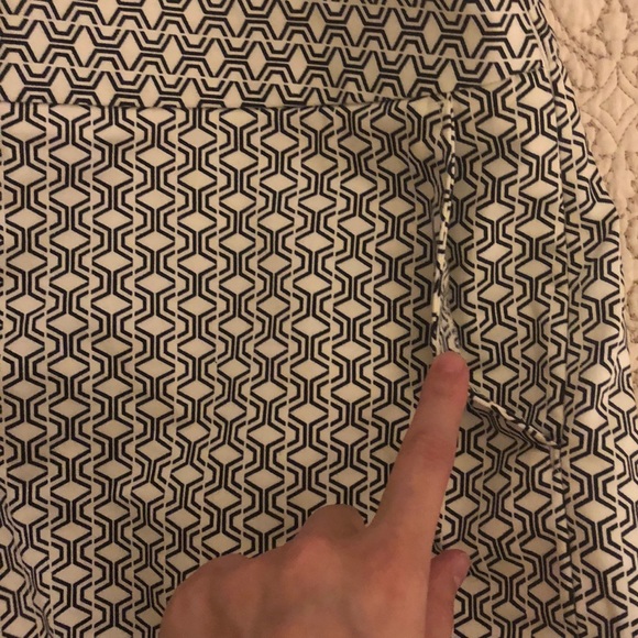 Express geometric shorts - Size 2 - Picture 4 of 5